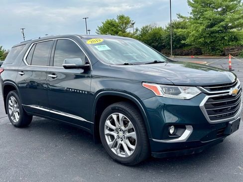Used 2019 Chevrolet Traverse Premier w/ Driver Confidence II Package FWD image 9