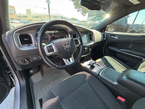 Used 2014 Dodge Charger SXT RWD image 13