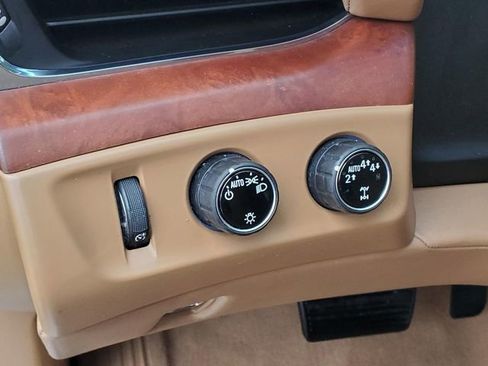 Used 2017 Cadillac Escalade ESV Platinum image 24