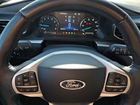 Certified 2022 Ford Explorer XLT w/ Equipment Group 202A AWD/4WD image 21