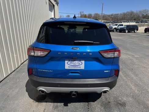 Used 2020 Ford Escape Titanium image 4