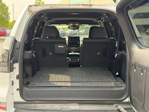 Used 2023 Lexus GX 460 Premium w/ Accessory Package AWD/4WD image 9