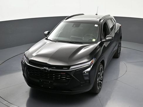 Used 2024 Chevrolet Trax RS w/ Sunroof Package FWD image 23