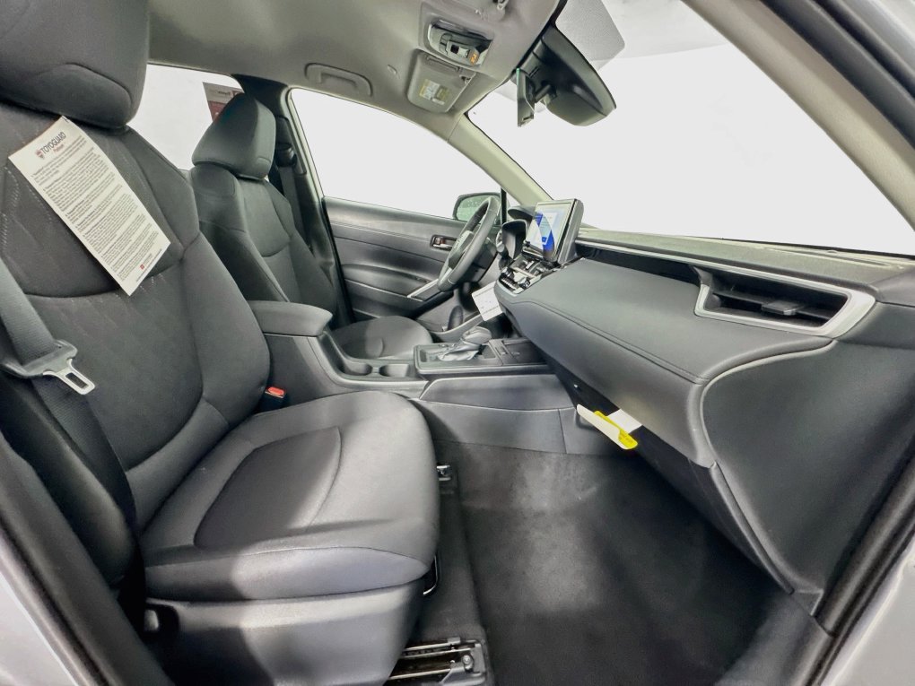 Used 2026 Toyota Corolla Cross LE FWD image 30