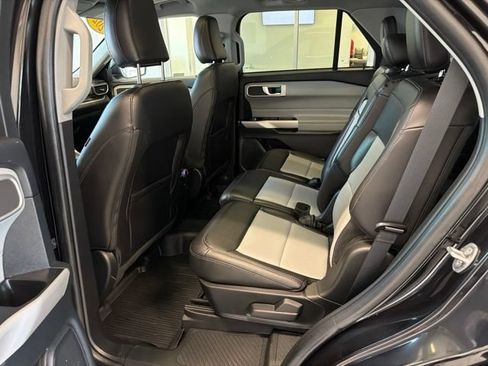 Used 2024 Ford Explorer XLT w/ Equipment Group 202A AWD/4WD image 17