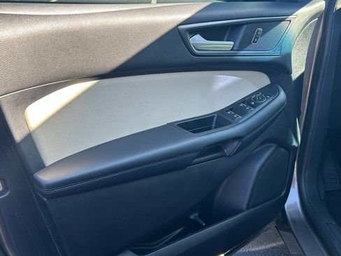 Used 2019 Ford Edge SE image 24