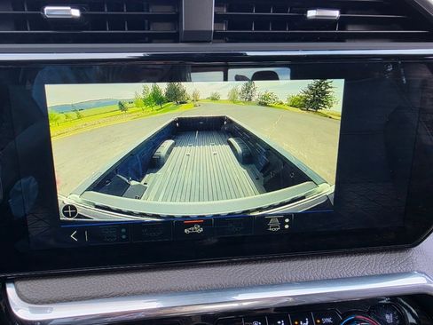 Used 2024 GMC Sierra 3500 Denali w/ Technology Package AWD/4WD image 24
