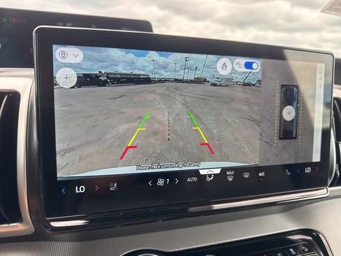 Used 2025 Ford Expedition Active AWD/4WD image 18