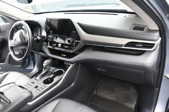 Used 2024 Toyota Highlander XLE AWD/4WD image 24