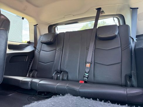 Used 2019 Cadillac Escalade Premium Luxury AWD/4WD image 9