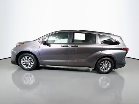 Used 2023 Toyota Sienna LE image 9