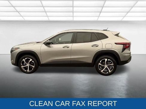Used 2025 Chevrolet Trax RS FWD image 4