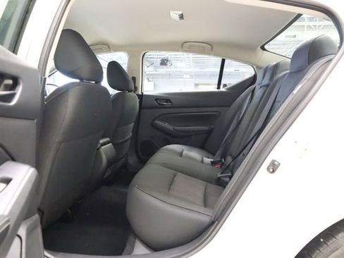 Used 2025 Nissan Altima 2.5 SV FWD image 27
