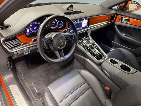 Certified 2022 Porsche Panamera image 4