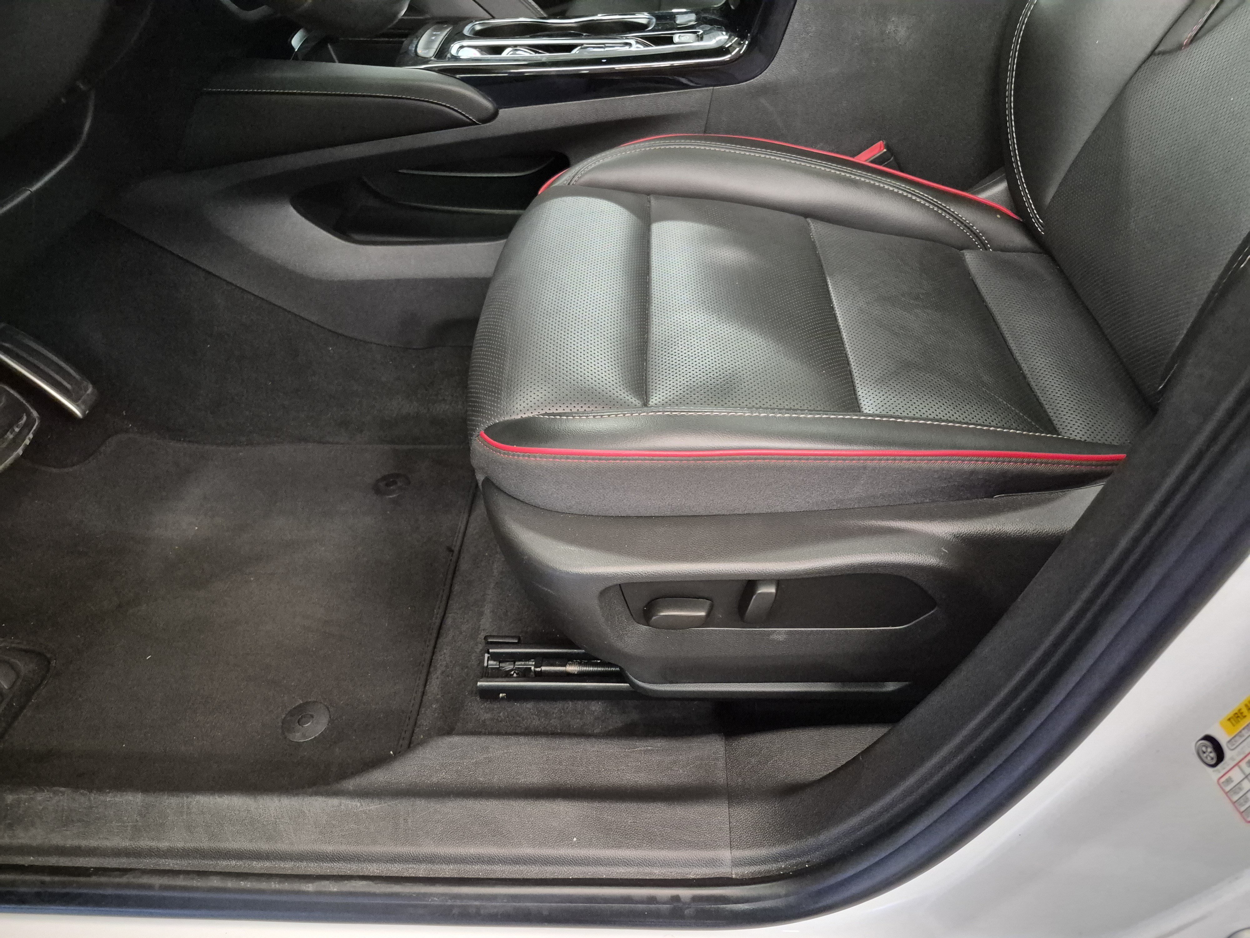 Used 2023 Buick Envision Essence w/ Sport Touring Package FWD image 14