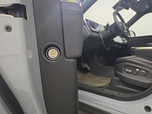 Used 2024 Rivian R1S Adventure AWD/4WD image 32