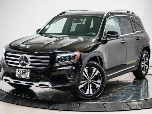 Used 2025 Mercedes-Benz GLB 250 4MATIC image 1