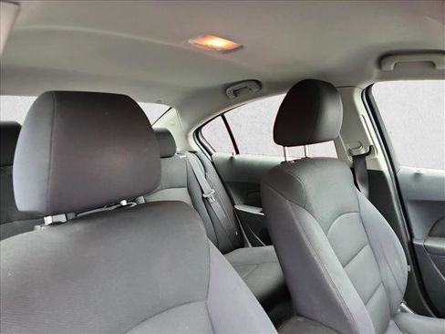 Used 2016 Chevrolet Cruze LT FWD image 6