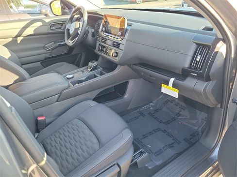 New 2025 Nissan Pathfinder S image 11