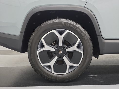 Used 2024 Rivian R1T Adventure AWD/4WD image 12