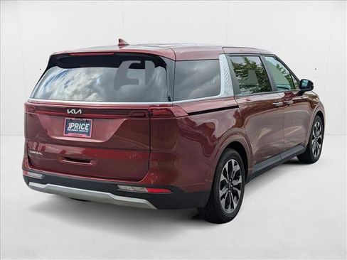 Used 2024 Kia Carnival EX image 5