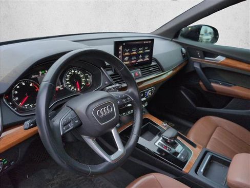 Used 2021 Audi Q5 Premium image 9