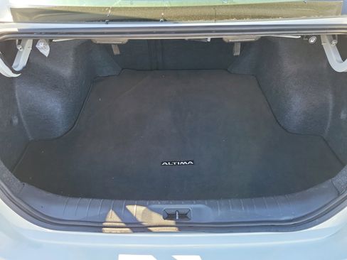 Used 2025 Nissan Altima 2.5 SV image 9