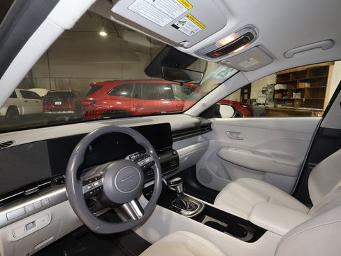 Used 2025 Hyundai Kona SEL image 9