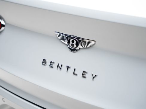 Used 2021 Bentley Bentayga AWD/4WD image 31