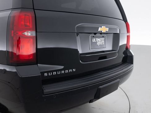 Used 2015 Chevrolet Suburban LT w/ Luxury Package image 16