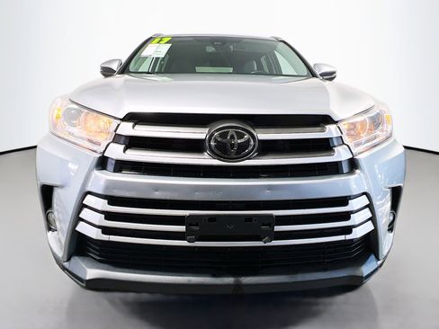 Used 2017 Toyota Highlander XLE image 11