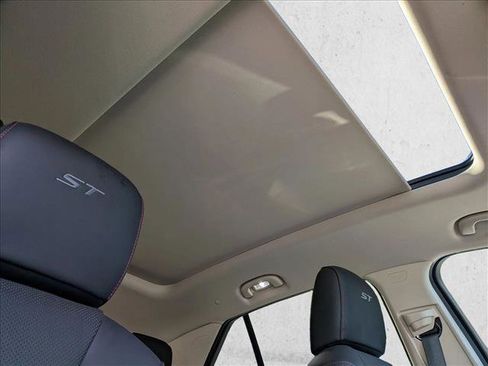 Used 2023 Buick Envision Essence w/ Sport Touring Package image 21