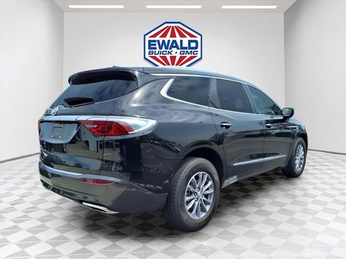 Used 2023 Buick Enclave Essence AWD/4WD image 3