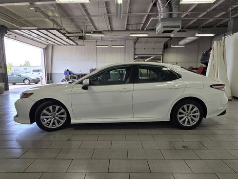 Used 2020 Toyota Camry LE FWD image 10