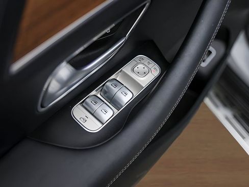 Used 2024 Mercedes-Benz GLS 580 4MATIC image 23