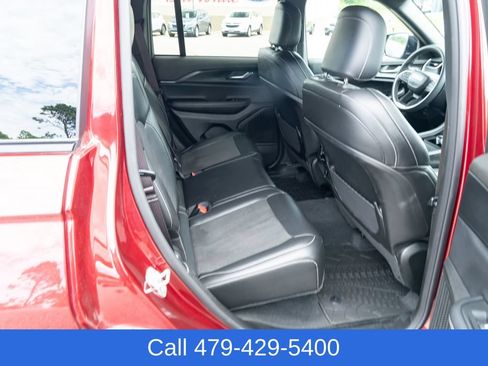 Used 2025 Jeep Grand Cherokee Altitude AWD/4WD image 40