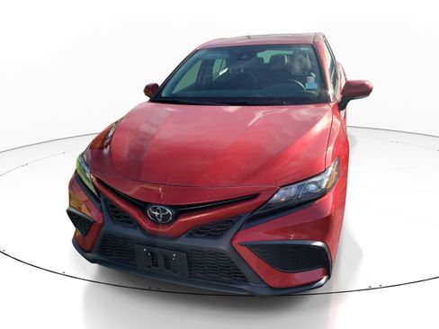 Used 2023 Toyota Camry SE FWD image 2