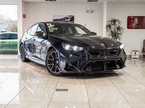 Used 2025 BMW M5 w/ Carbon Package image 5