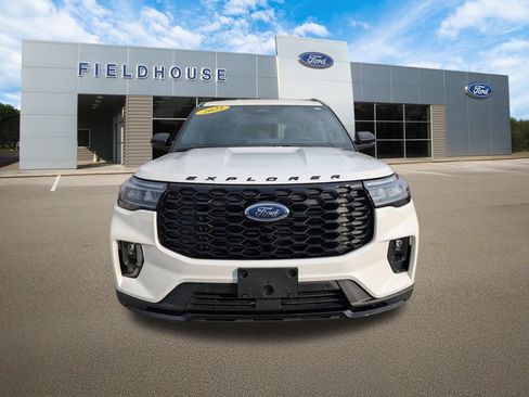 Used 2025 Ford Explorer ST-Line w/ ST-Line Street Pack AWD/4WD image 9