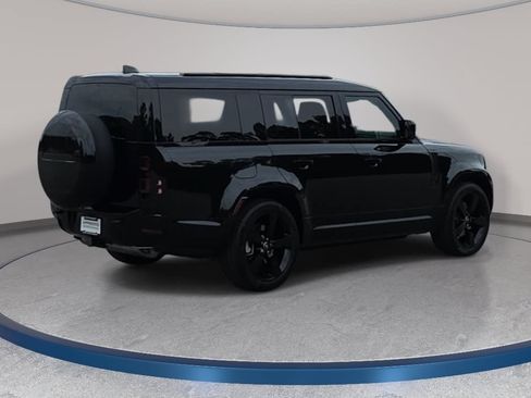 Certified 2025 Land Rover Defender 130 X-Dynamic SE AWD/4WD image 5