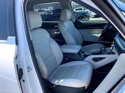 Used 2024 Kia Telluride S FWD image 9