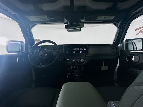 New 2025 Jeep Gladiator Mojave image 9