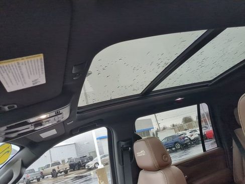 Used 2021 Chevrolet Suburban High Country image 25