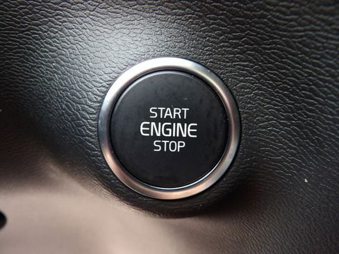 Certified 2023 Volvo XC40 B4 Plus w/ Protection Package Premier image 22