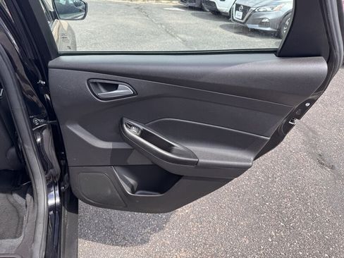 Used 2018 Ford Focus SE w/ SE Appearance Package FWD image 27