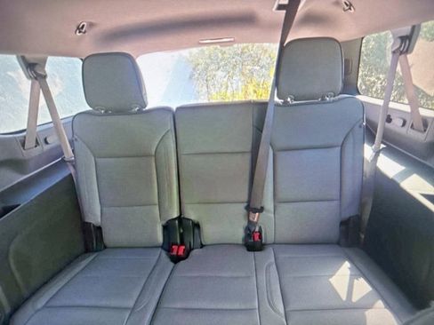 Used 2022 GMC Yukon XL SLT image 8