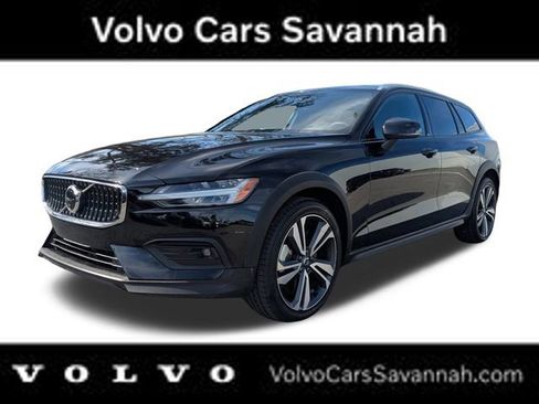 Certified 2025 Volvo V60 B5 Cross Country Plus image 10