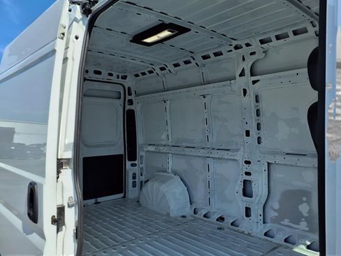 Used 2026 RAM ProMaster 2500 w/ Convenience Group FWD image 21