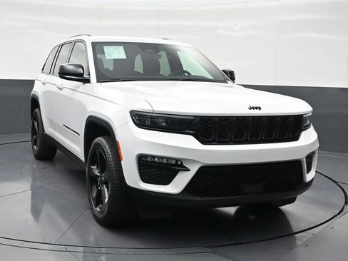 Used 2025 Jeep Grand Cherokee Limited w/ Black Appearance Package RWD image 7