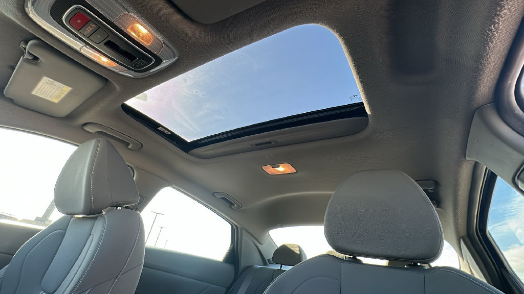 Used 2025 Hyundai Elantra SEL FWD image 5